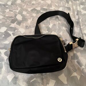 NWOT Lululemon everywhere belt bag large 2L - black